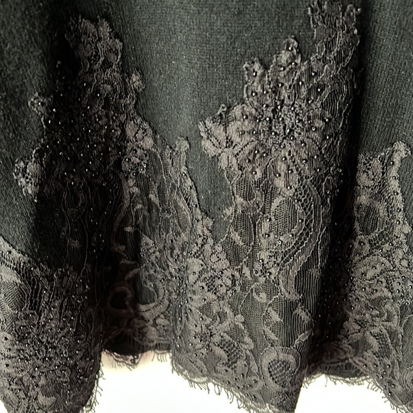 Cashmere top with lace and needing detail - Picture 2 of 4